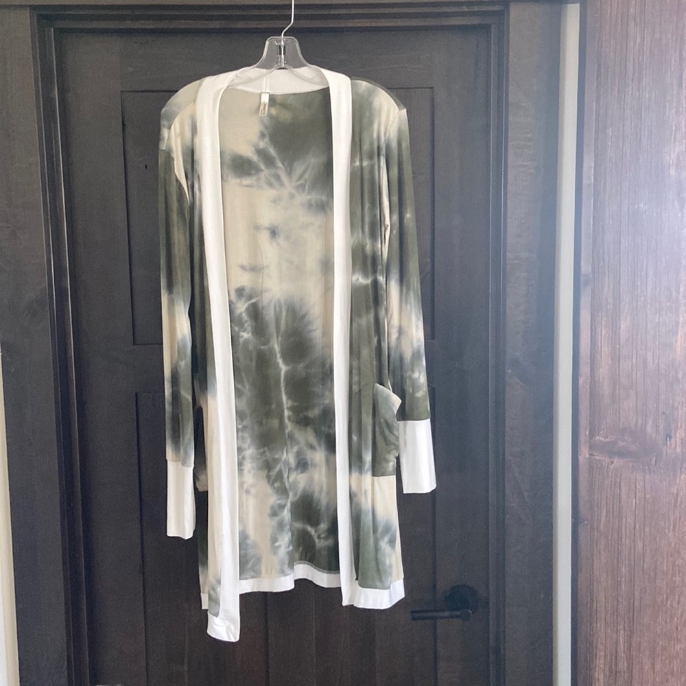 Magic Fit sweater, Size medium